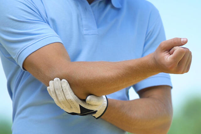 Golfalbue (medial epiondylitt) er en senelidelse karakterisert ved smerter i albuen. Smertene er lokalisert ved utspringet til håndleddets bøyemuskler på benutspringet på innsiden av albuen.